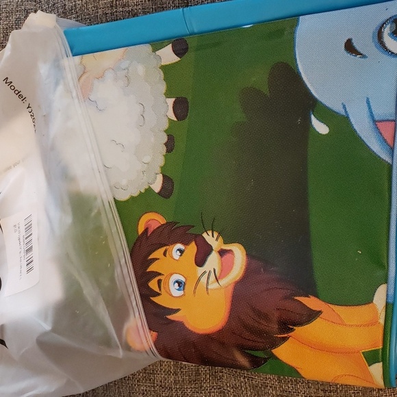 Vorosy Sprinkle & Splash 79" Play Mat Featuring Baby Elephants and Other Animals - Picture 3 of 6